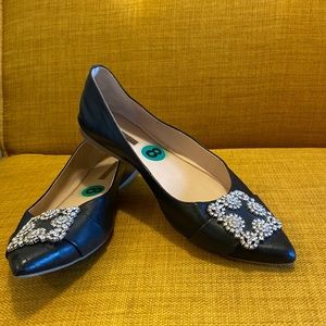 Tahari women’s black flats with crystal detail at toe. Sz.8 in EUC.